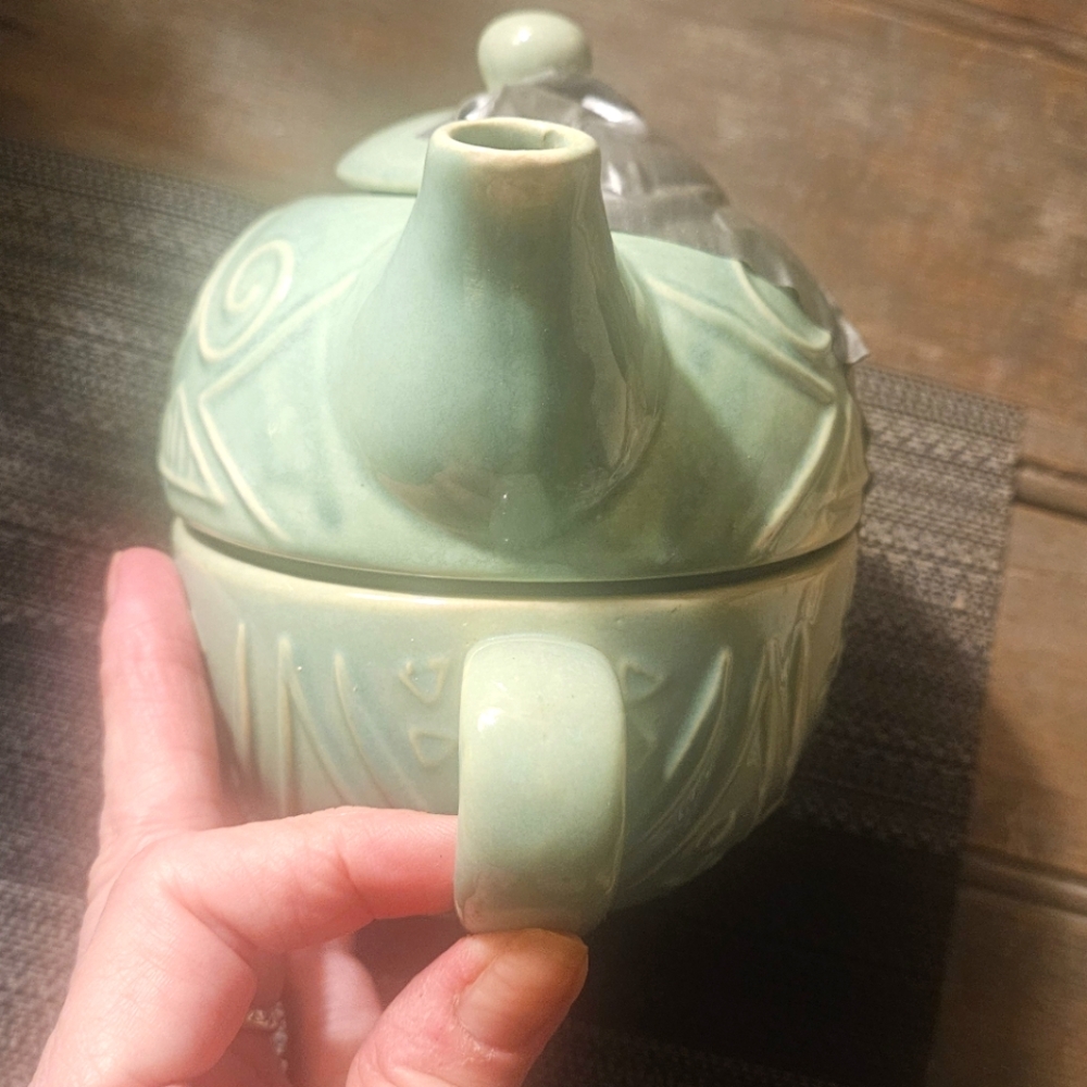 LOVELY VTG.TEAPOT& CUP. EUC.PRETTY JADITE GREEN.SO ELEGANT &USEFUL.DECOR AS WELL